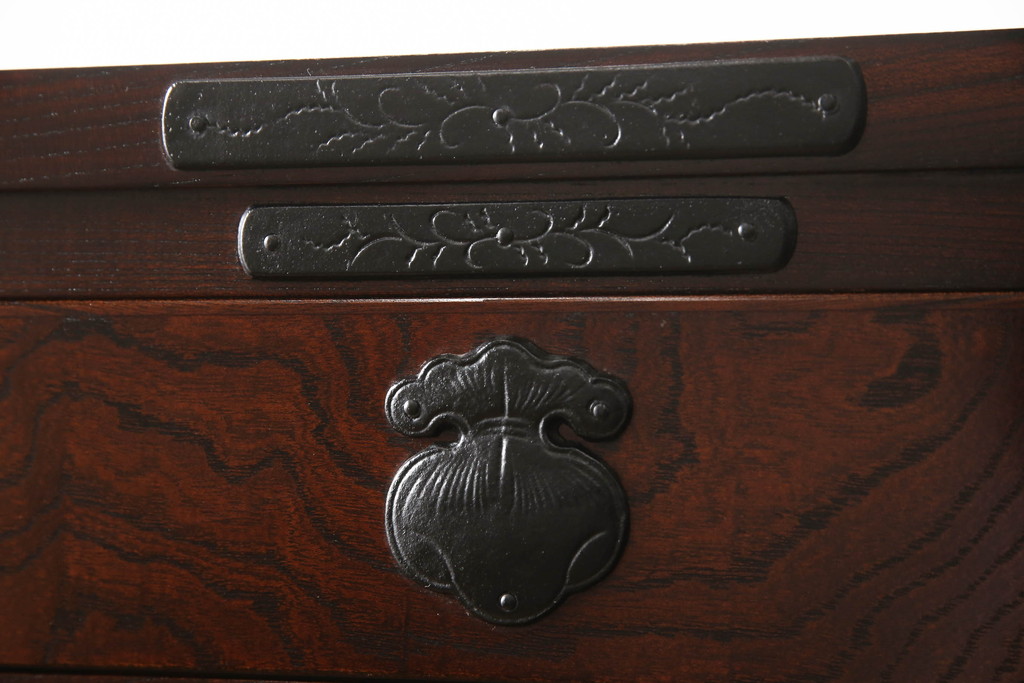 中古　美品　伝統工芸　岩谷堂箪笥　レアモデル!!　威厳漂う佇まいが品の良さを高める衣装タンス(定価約60万円)(整理箪笥、チェスト、引き出し)(R-058763)