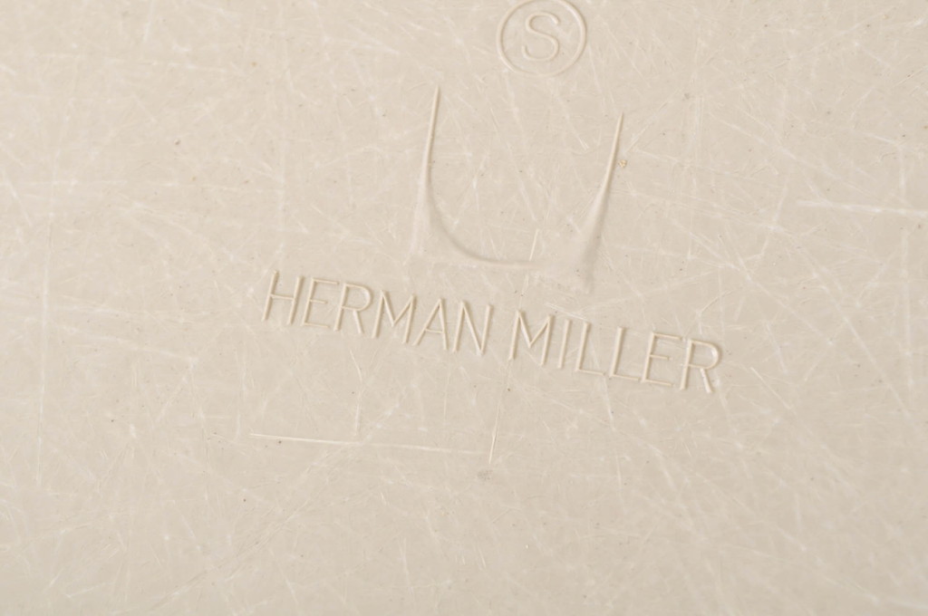 アメリカビンテージ　Hermanmiller(ハーマンミラー社)　Charles & Ray Eames(チャールズ&レイ・イームズ)　シンプルで洗練されたフォルムがおしゃれなファイバーグラスサイドシェルチェア(ダイニングチェア、椅子、イス、ヴィンテージ)(R-080721)