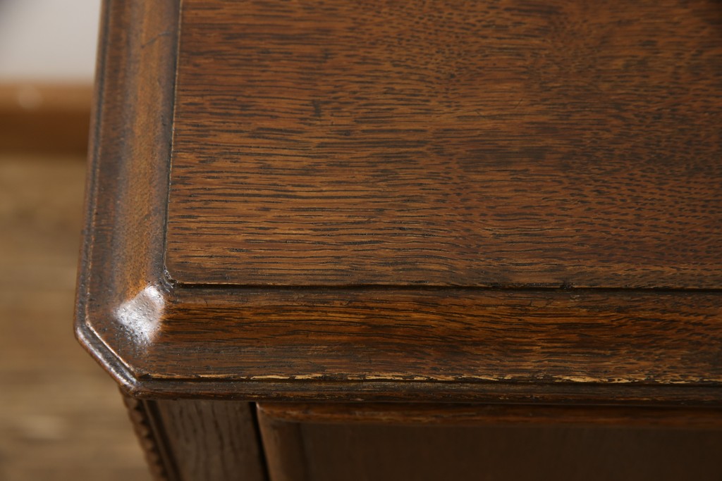 イギリスアンティーク　古びた風合いが趣深いオーク材製のサイドキャビネット(収納棚、戸棚)(R-048819)
