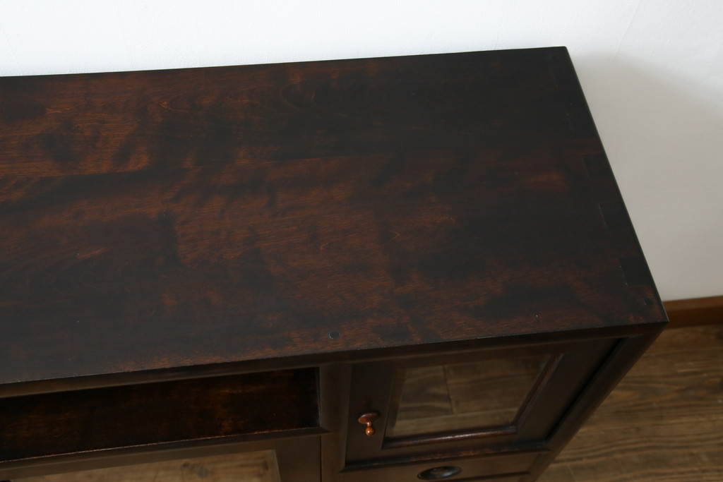 中古　美品　松本民芸家具　どこかレトロな雰囲気も感じる90型茶タンス(サイドボード、戸棚、収納棚)(定価約44万円)(R-070056)
