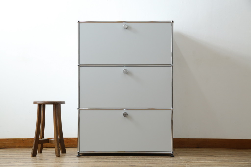 中古　美品!!　スイス　USMハラー(USM Haller)　美しくシンプルなデザインが目を引くキャビネット(サイドチェスト、引き出し、店舗什器)(R-082842)