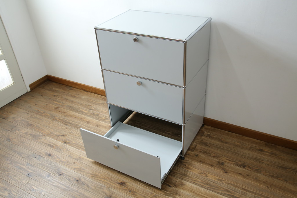 中古　美品!!　スイス　USMハラー(USM Haller)　美しくシンプルなデザインが目を引くキャビネット(サイドチェスト、引き出し、店舗什器)(R-082842)