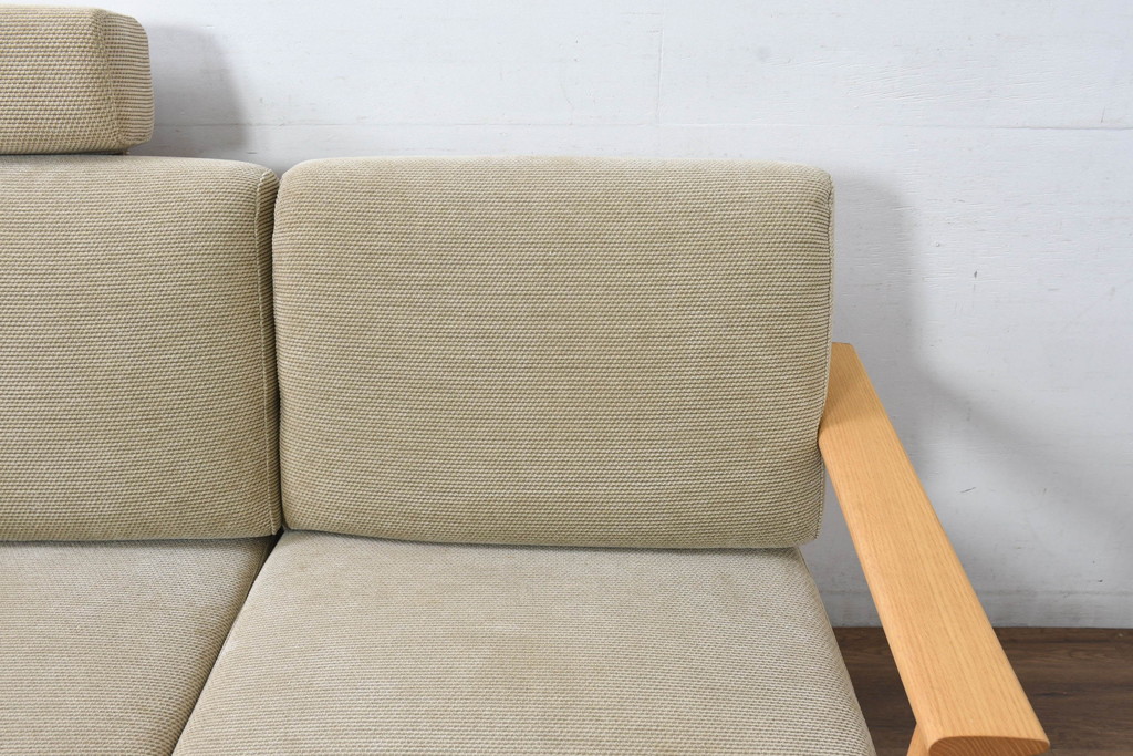 中古　美品　展示品　柏木工(KASHIWA)　ナラ材　CIGARRO(シガーロ)　木の温もりと曲線美が魅力的なヘッドレスト2人掛けソファ(2P、二人掛け、ツーシーター、ラブソファ)(定価約26万円)(R-083352)