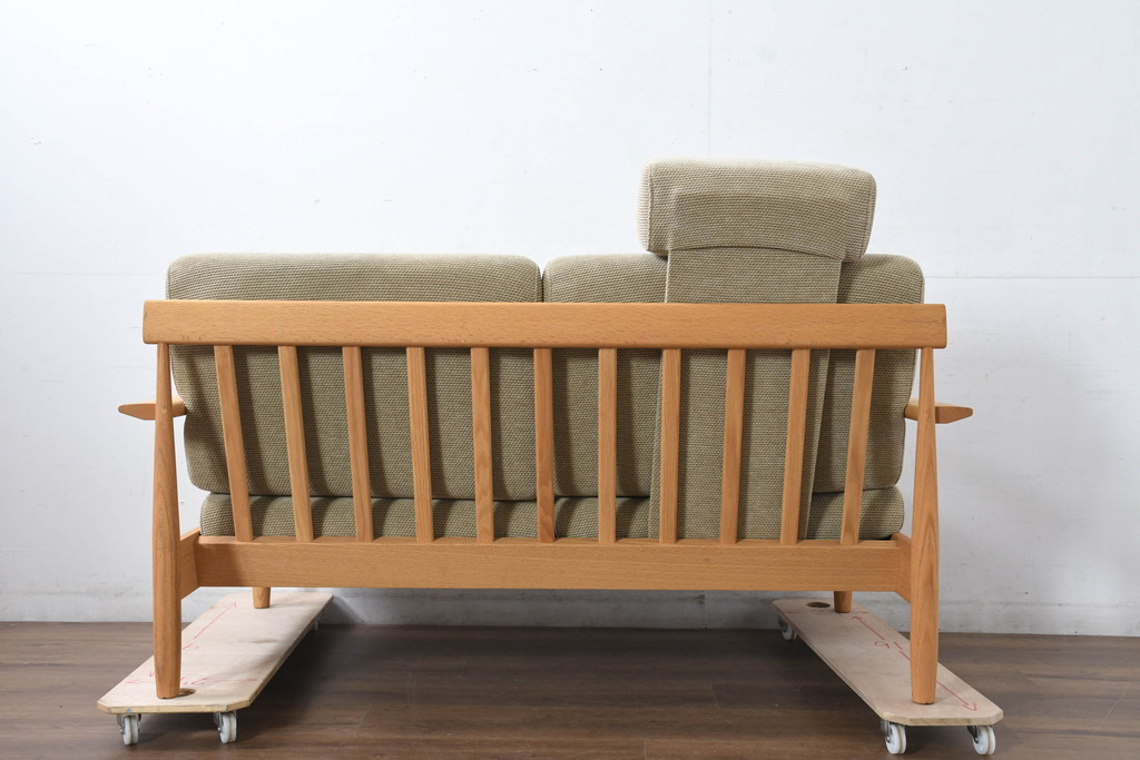 中古　美品　展示品　柏木工(KASHIWA)　ナラ材　CIGARRO(シガーロ)　木の温もりと曲線美が魅力的なヘッドレスト2人掛けソファ(2P、二人掛け、ツーシーター、ラブソファ)(定価約26万円)(R-083352)