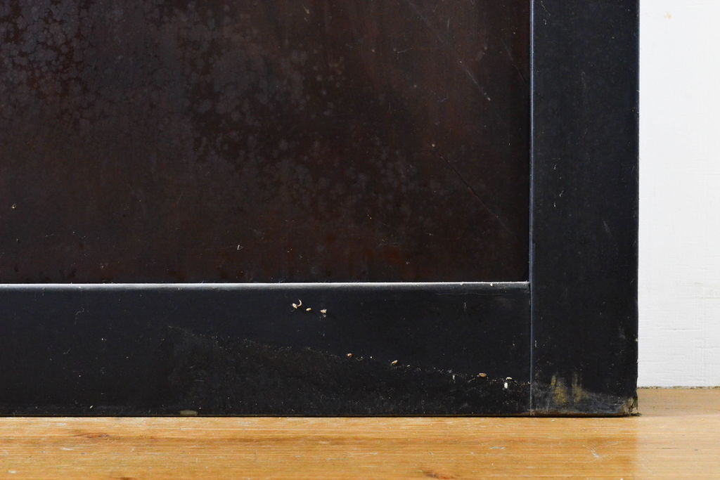 アンティーク建具　漆塗り　明治期より歴史を刻んだ風合いが魅力の帯戸2枚セット(引き戸、板戸、玄関戸、建具)(R-062742)