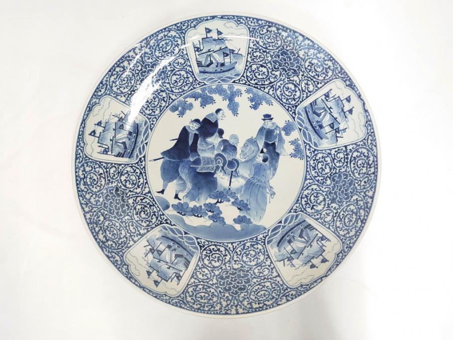 江戸期　太明成化年製　古伊万里　染付　蛸唐草　南蛮人　南蛮船　約58cm　1尺9寸　細部まで丁寧に描かれた跳躍感ある表現が目を引く大皿(馬、人物、舟、風景、和皿、和食器、尺皿、一尺九寸)(R-083552)