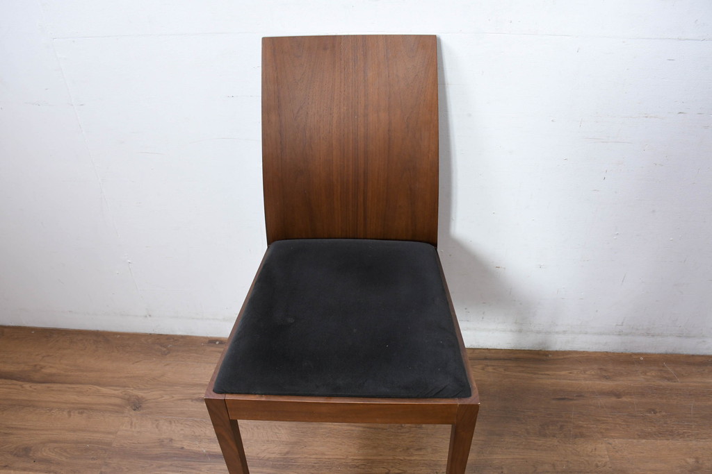 中古　希少な廃番品　アルモニア(Armonia)　ウォールナット材　すっきりとしたデザインのモダンなダイニングチェア4脚セット(椅子、イス、バラ売り可能)(R-083356)