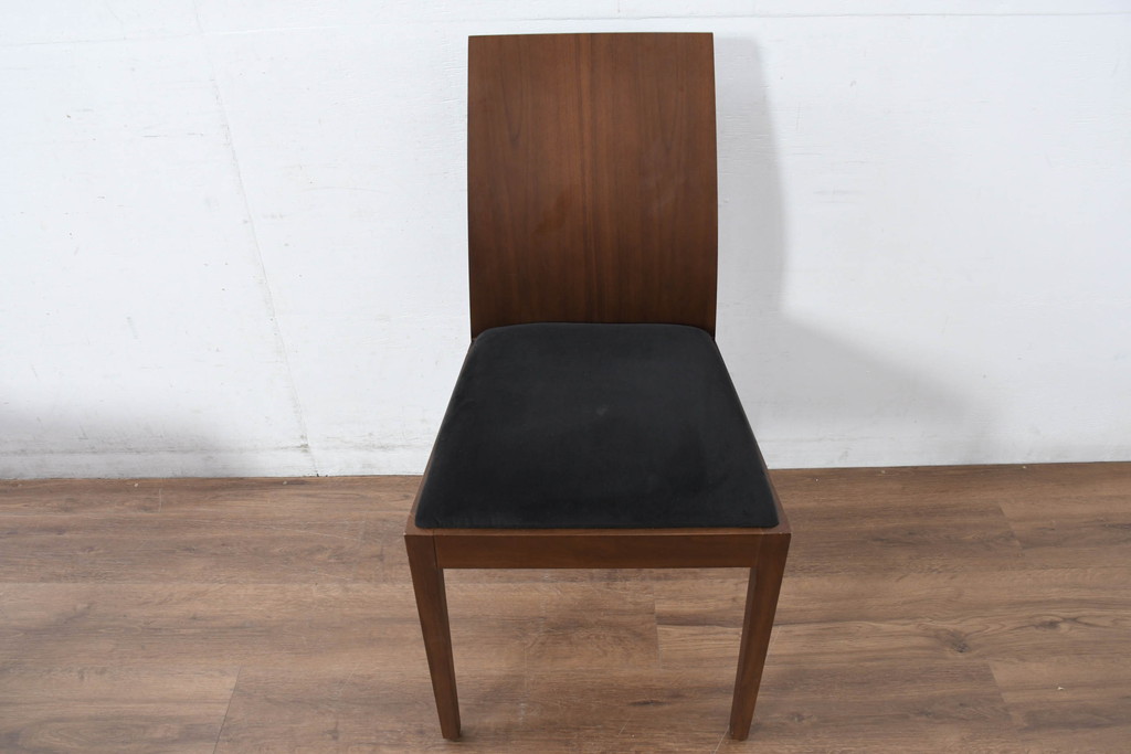 中古　希少な廃番品　アルモニア(Armonia)　ウォールナット材　すっきりとしたデザインのモダンなダイニングチェア4脚セット(椅子、イス、バラ売り可能)(R-083356)