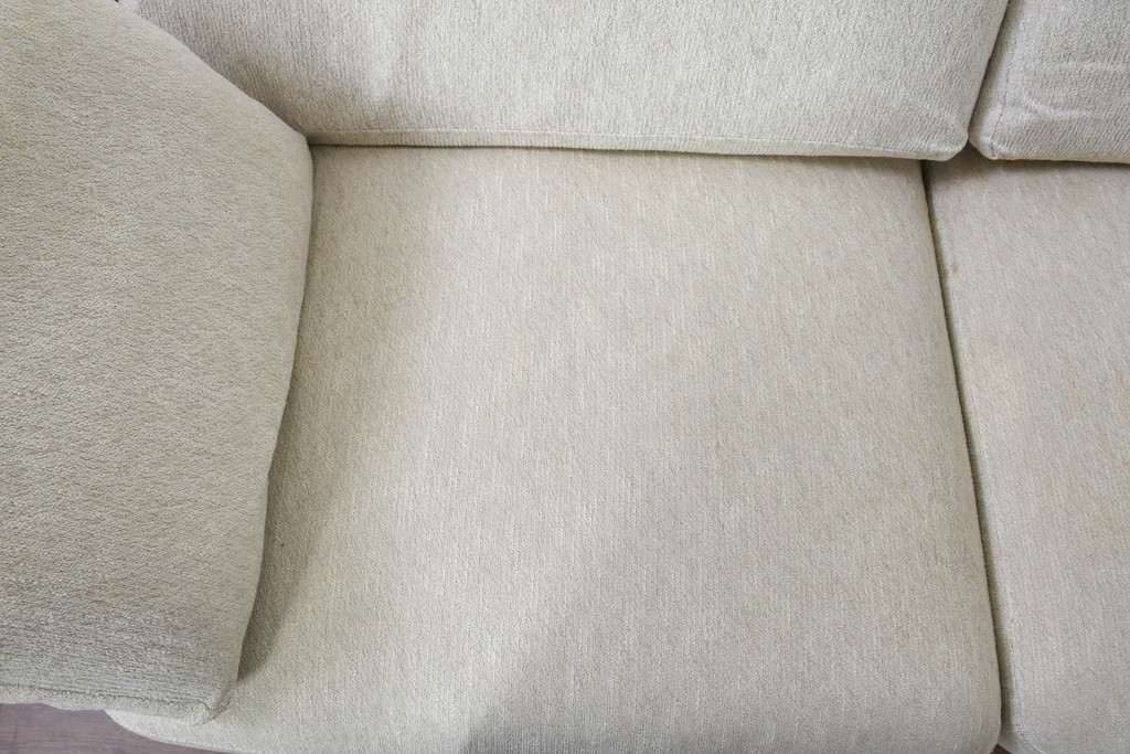 中古　希少な廃番品!!　KOSUGA(コスガ)　高級ライン　フェザークッション　美しい曲線が映える編み込みアームの2人掛けソファ(2P、ラウンジソファ、アームソファ)(定価約25万円)(R-083239)