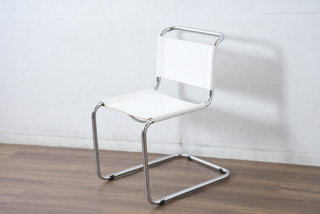 中古　美品　高級リプロダクト品　スティールライン(steelline)社製　マルト・スタムデザイン　S33　モダンで無駄のないフォルムが魅力のカンティレバーチェア4脚セット(本革チェア、ダイニングチェア、アームレスチェア、椅子、イス、バラ売り可能)(定価4脚で約42万円)(R-083393)