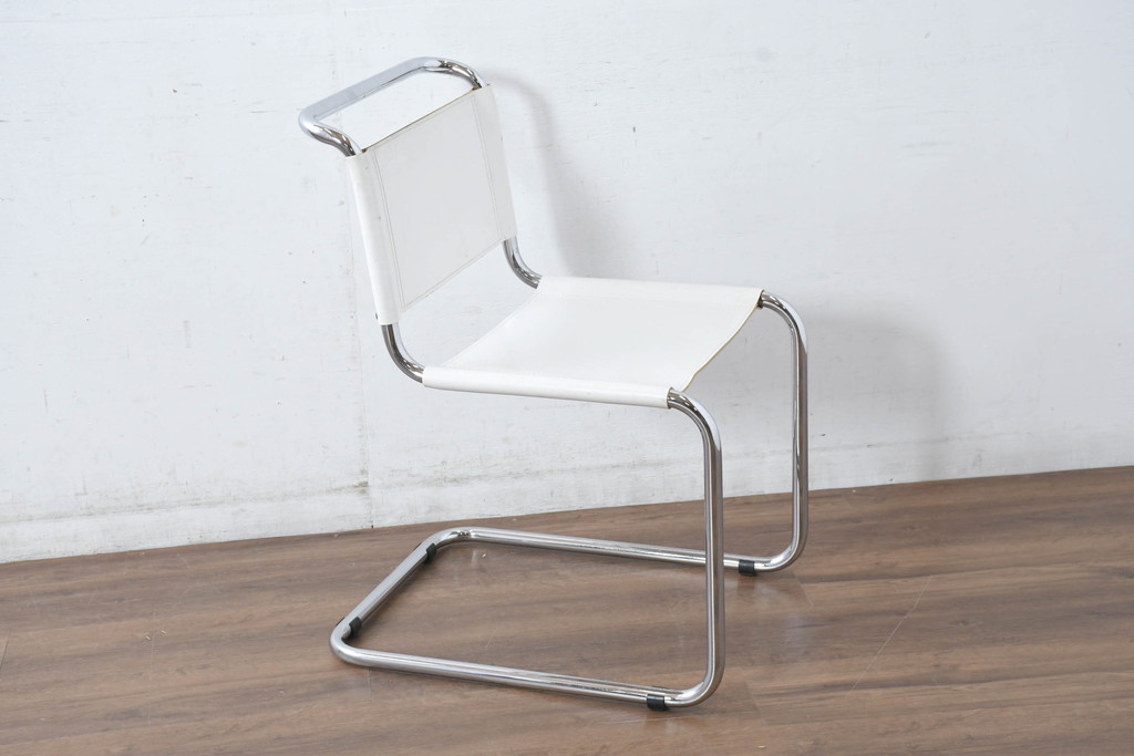 中古　美品　高級リプロダクト品　スティールライン(steelline)社製　マルト・スタムデザイン　S33　モダンで無駄のないフォルムが魅力のカンティレバーチェア4脚セット(本革チェア、ダイニングチェア、アームレスチェア、椅子、イス、バラ売り可能)(定価4脚で約42万円)(R-083393)