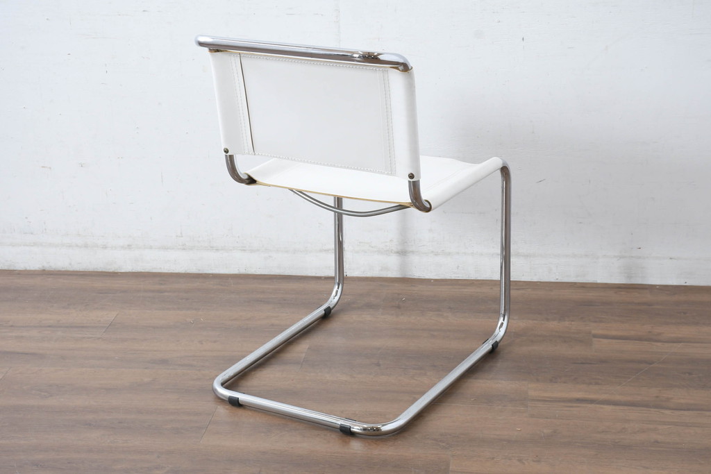 中古　美品　高級リプロダクト品　スティールライン(steelline)社製　マルト・スタムデザイン　S33　モダンで無駄のないフォルムが魅力のカンティレバーチェア4脚セット(本革チェア、ダイニングチェア、アームレスチェア、椅子、イス、バラ売り可能)(定価4脚で約42万円)(R-083393)