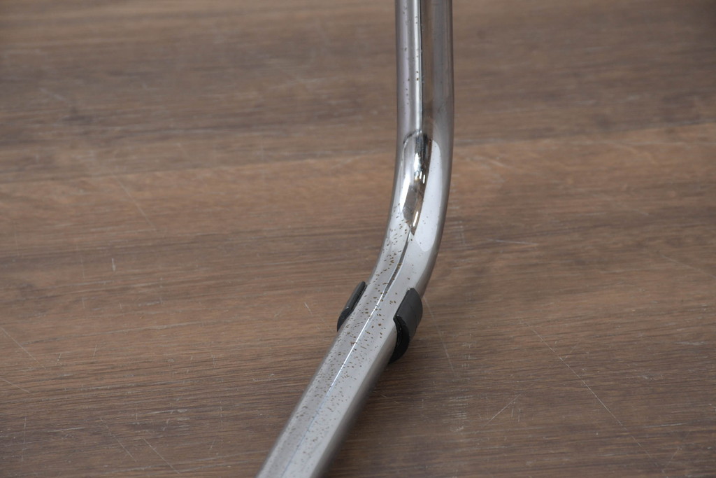 中古　美品　高級リプロダクト品　スティールライン(steelline)社製　マルト・スタムデザイン　S33　モダンで無駄のないフォルムが魅力のカンティレバーチェア4脚セット(本革チェア、ダイニングチェア、アームレスチェア、椅子、イス、バラ売り可能)(定価4脚で約42万円)(R-083393)