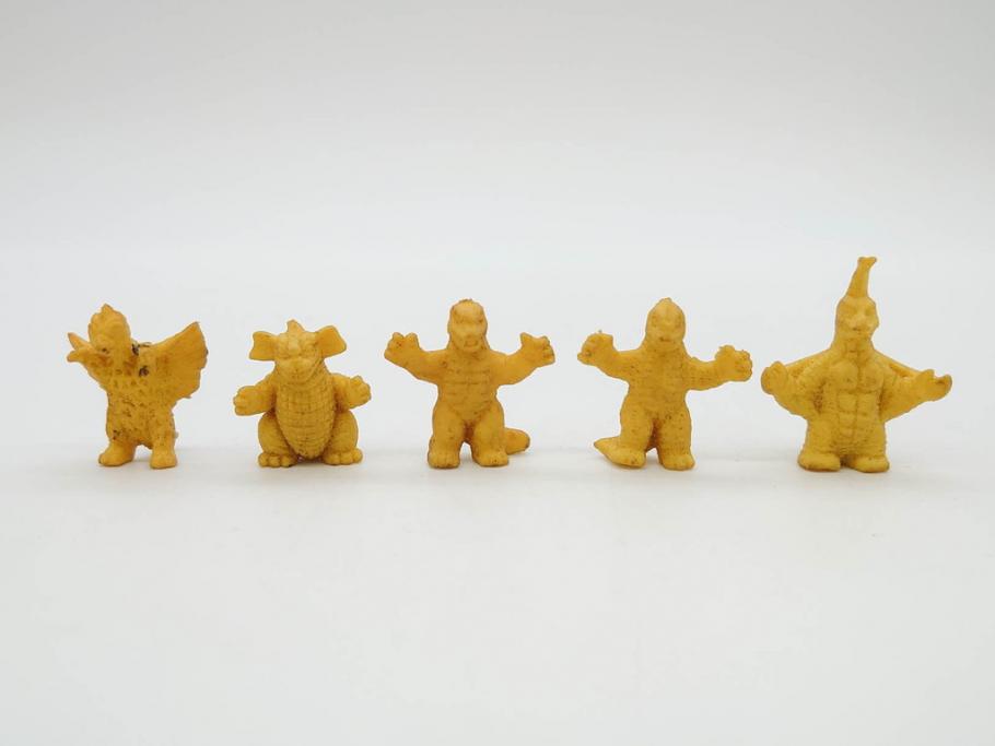 当時物　昭和レトロ　ポピー　怪獣　ウルトラマン　大量　消しゴム等126個セット(円谷プロ、東宝、ウルトラ兄弟、キングギドラ、怪獣ケシゴム、ガシャポン、ガチャガチャ、フィギュア、おもちゃ、オモチャ、玩具)(R-077000)