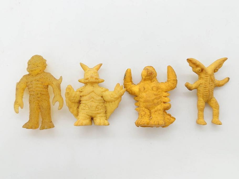 当時物　昭和レトロ　ポピー　怪獣　ウルトラマン　大量　消しゴム等126個セット(円谷プロ、東宝、ウルトラ兄弟、キングギドラ、怪獣ケシゴム、ガシャポン、ガチャガチャ、フィギュア、おもちゃ、オモチャ、玩具)(R-077000)