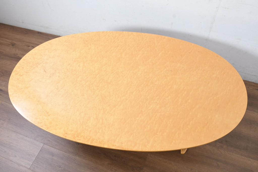 中古　超美品!!　松創(MATSUSO・マツソウ)　バーズアイメープル　お部屋にナチュラルな温もりと洗練された個性をプラスするリビングテーブル(ローテーブル、センターテーブル、オーバルテーブル)(定価約60万円)(R-082630)