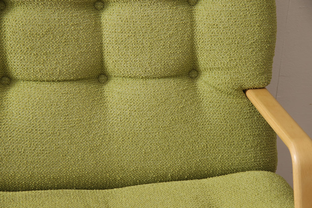 中古　天童木工　ブルーノ・マットソンデザイン　やさしい色味がくつろぎの時間におすすめな3連イージーチェア(3人掛けソファ、トリプルソファ)(定価約33万円)(R-053264)