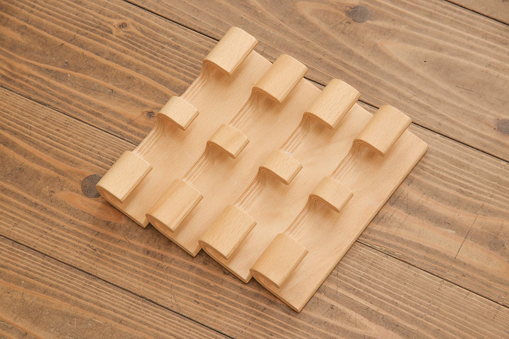 中古　天童木工　ブルーノ・マットソンデザイン　やさしい色味がくつろぎの時間におすすめな3連イージーチェア(3人掛けソファ、トリプルソファ)(定価約33万円)(R-053264)