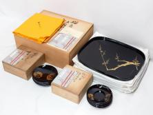 古今菁峰　輪島塗　蒔絵　五聖模様　花の丸　空間に優美な彩りを添える卓上膳・銘々皿・茶托 各5客セット(松、竹、梅、木製、漆器、漆芸、お膳、御膳、お盆、茶道具、菓子器、小皿、和食器、和皿、草花、共箱付)(R-083557)