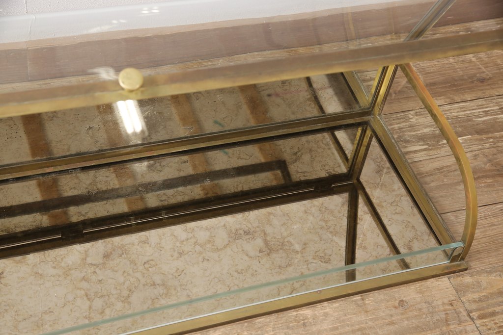 【セミオーダー家具実例】フランスアンティークの卓上ショーケースに高品質リペアを施しました。ガラスのみお掃除をし、それ以外の部分は経年変化の状態をそのままに。通常使用に問題がない程度に可動部の調整をしました。(ガラスケース、Rガラス、陳列棚)