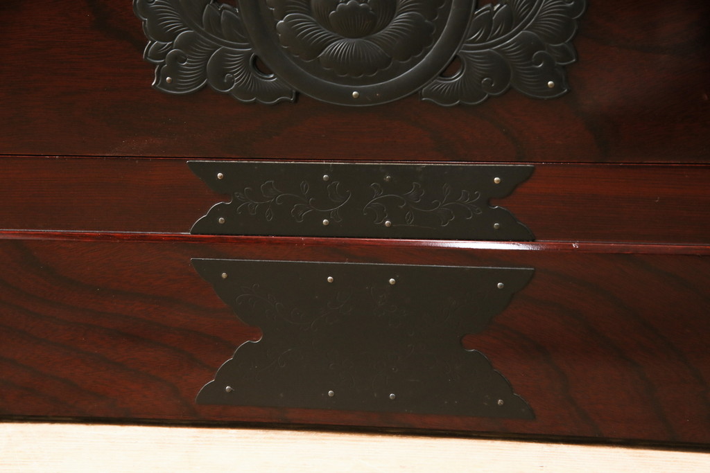 中古　美品　田中家具　ケヤキ材　風格ある和の趣を演出してくれる二本松伝統家具の重ね箪笥(衣装箪笥、引き出し)(定価約40万円)(R-058711)