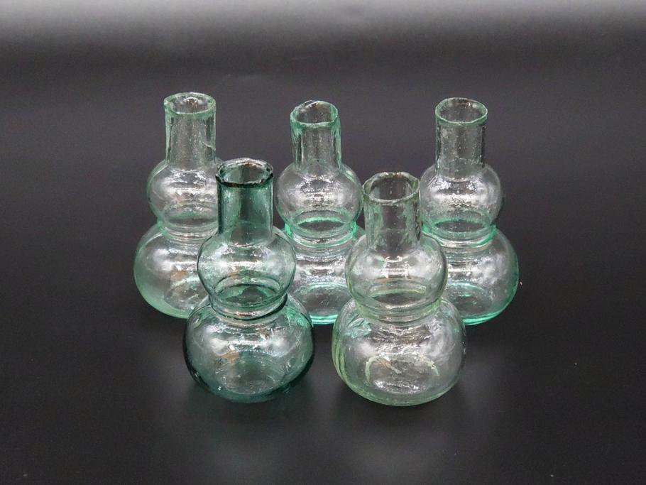 戦前　当時物　瓢箪型　気泡や絶妙なフォルムが味わいのあるニッキ水瓶5個セット(豆ガラス、ちびニッキ水、ガラス容器、駄菓子屋ビン、ペロペロ、レトロガラス、一輪挿し、ひょうたん)(R-077058)