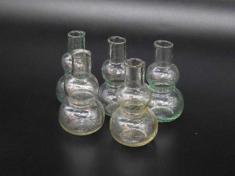 戦前　当時物　瓢箪型　気泡や絶妙なフォルムが味わいのあるニッキ水瓶5個セット(豆ガラス、ちびニッキ水、ガラス容器、駄菓子屋ビン、ペロペロ、レトロガラス、一輪挿し、ひょうたん)(R-077060)