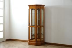 中古　横浜クラシック家具　ダニエル(Daniel)　アーリーアメリカン　A-214　温かみのある空間を演出するキュリオケース(ガラスケース、ショーケース、コレクションケース、ディスプレイケース、キャビネット、飾り棚、戸棚、収納棚、店舗什器)(定価約97万6千円)(R-080345)