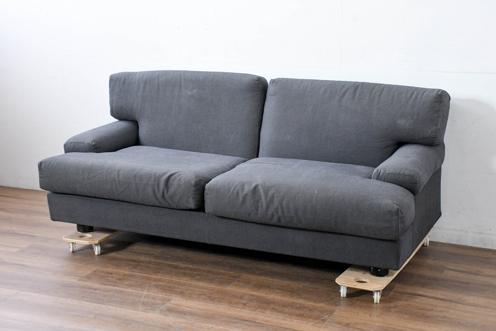 中古　イタリア　Cassina(カッシーナ)　ヴィコ・マジストレッティデザイン　名作「ドネガル(Donegal)」　2.5人掛けソファ(2P、2.5P、3P、2人掛け、3人掛け、アームソファ)(定価約45万円)(R-083524)