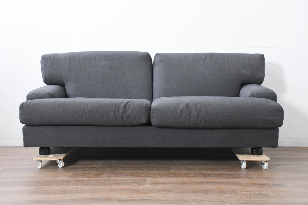 中古　イタリア　Cassina(カッシーナ)　ヴィコ・マジストレッティデザイン　名作「ドネガル(Donegal)」　2.5人掛けソファ(2P、2.5P、3P、2人掛け、3人掛け、アームソファ)(定価約45万円)(R-083524)