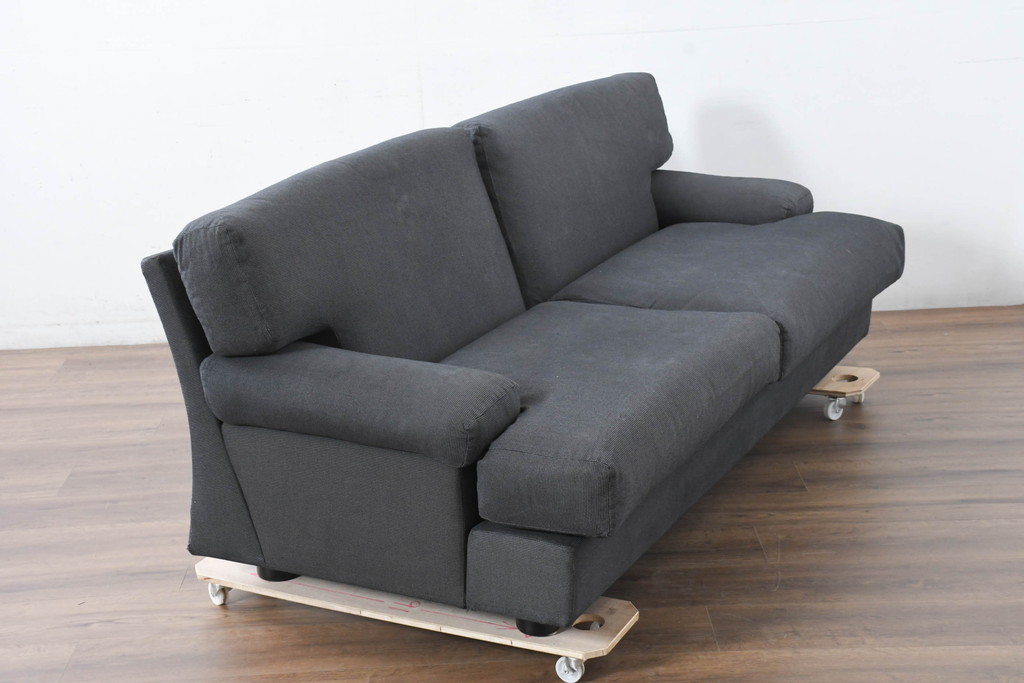 中古　イタリア　Cassina(カッシーナ)　ヴィコ・マジストレッティデザイン　名作「ドネガル(Donegal)」　2.5人掛けソファ(2P、2.5P、3P、2人掛け、3人掛け、アームソファ)(定価約45万円)(R-083524)