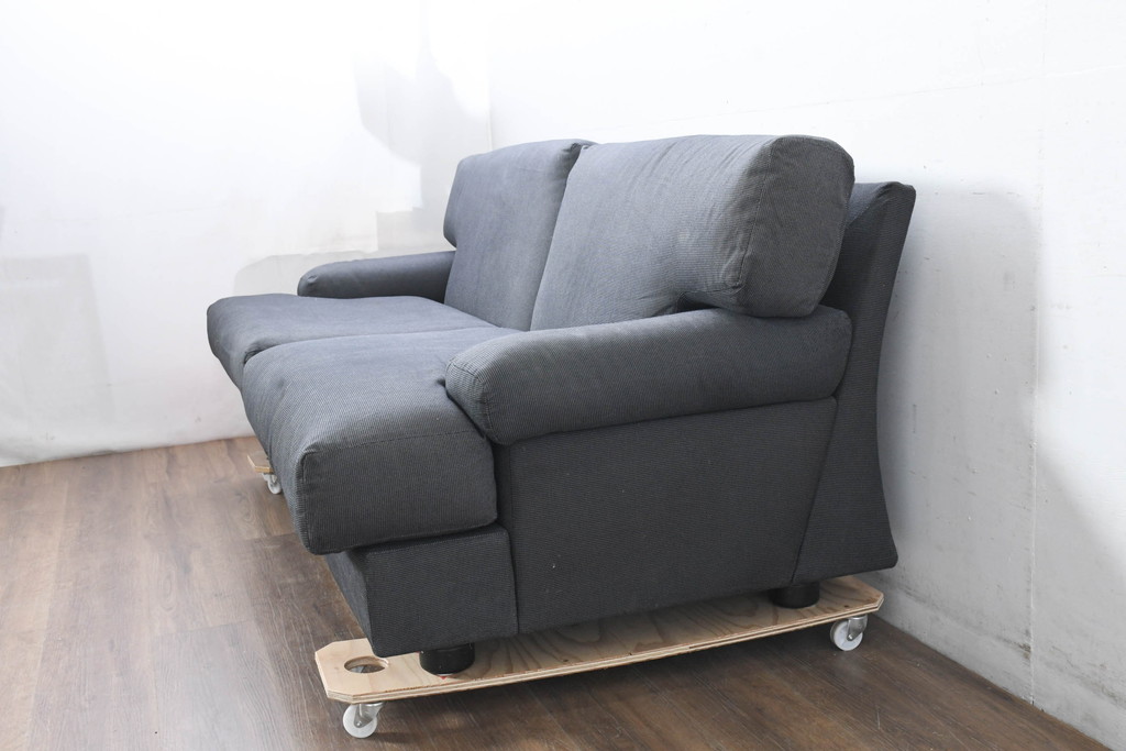 中古　イタリア　Cassina(カッシーナ)　ヴィコ・マジストレッティデザイン　名作「ドネガル(Donegal)」　2.5人掛けソファ(2P、2.5P、3P、2人掛け、3人掛け、アームソファ)(定価約45万円)(R-083524)