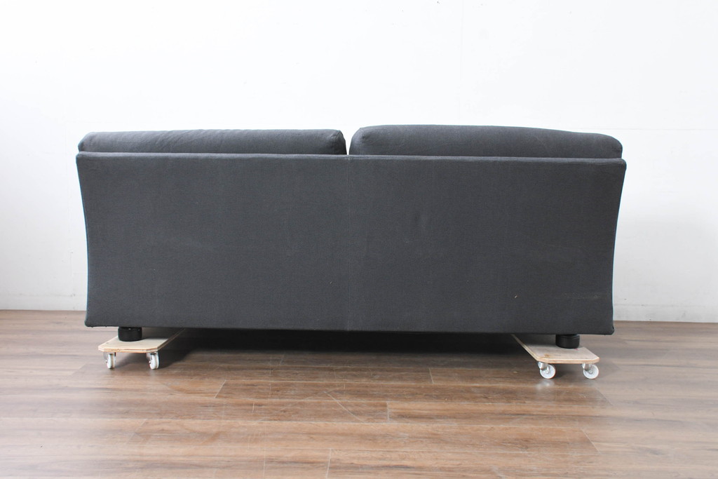 中古　イタリア　Cassina(カッシーナ)　ヴィコ・マジストレッティデザイン　名作「ドネガル(Donegal)」　2.5人掛けソファ(2P、2.5P、3P、2人掛け、3人掛け、アームソファ)(定価約45万円)(R-083524)