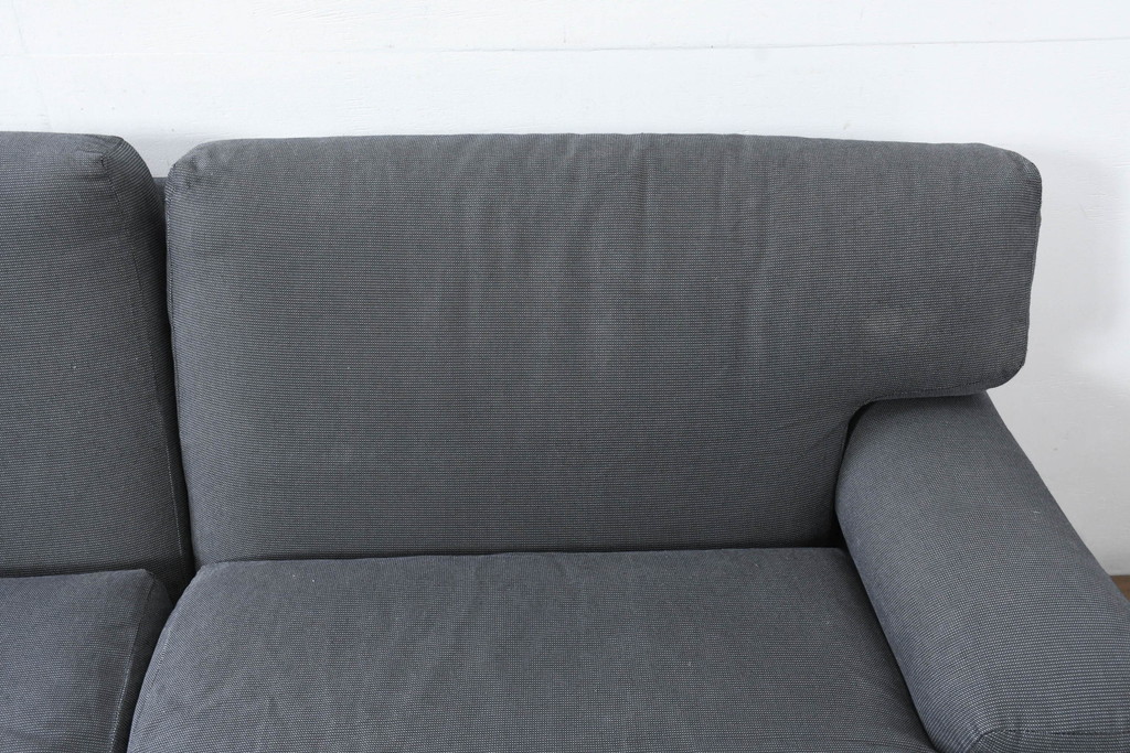 中古　イタリア　Cassina(カッシーナ)　ヴィコ・マジストレッティデザイン　名作「ドネガル(Donegal)」　2.5人掛けソファ(2P、2.5P、3P、2人掛け、3人掛け、アームソファ)(定価約45万円)(R-083524)