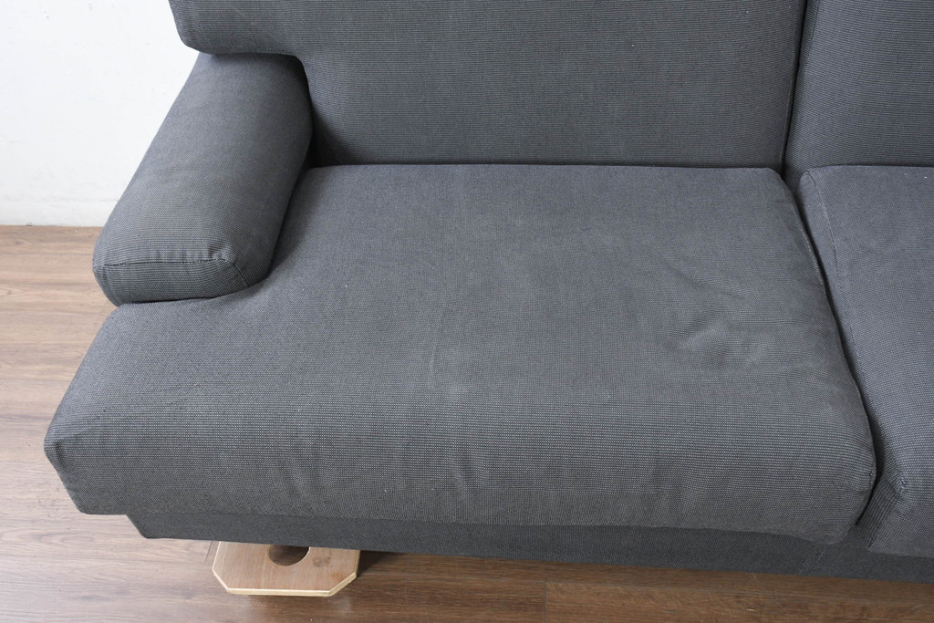 中古　イタリア　Cassina(カッシーナ)　ヴィコ・マジストレッティデザイン　名作「ドネガル(Donegal)」　2.5人掛けソファ(2P、2.5P、3P、2人掛け、3人掛け、アームソファ)(定価約45万円)(R-083524)