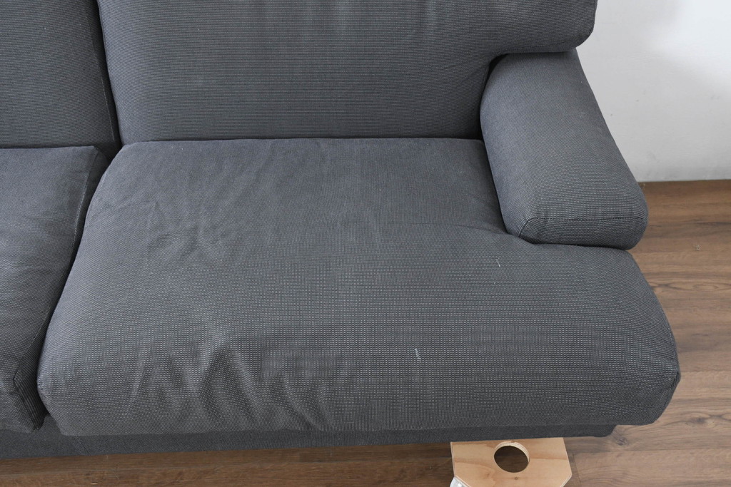 中古　イタリア　Cassina(カッシーナ)　ヴィコ・マジストレッティデザイン　名作「ドネガル(Donegal)」　2.5人掛けソファ(2P、2.5P、3P、2人掛け、3人掛け、アームソファ)(定価約45万円)(R-083524)