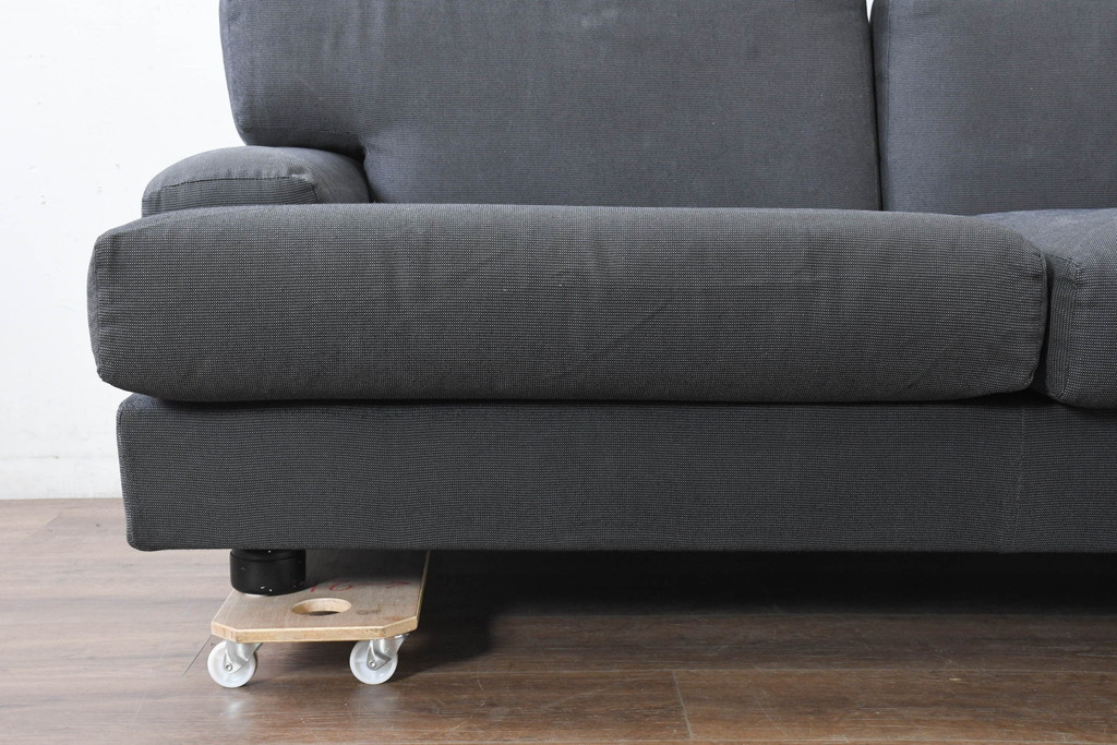中古　イタリア　Cassina(カッシーナ)　ヴィコ・マジストレッティデザイン　名作「ドネガル(Donegal)」　2.5人掛けソファ(2P、2.5P、3P、2人掛け、3人掛け、アームソファ)(定価約45万円)(R-083524)