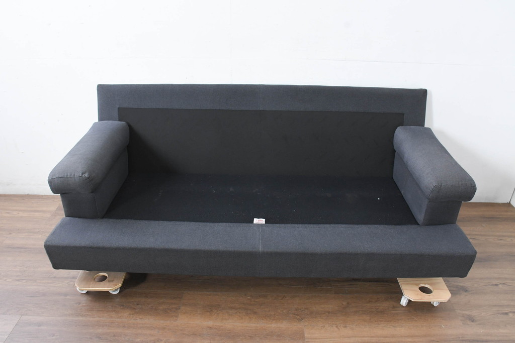 中古　イタリア　Cassina(カッシーナ)　ヴィコ・マジストレッティデザイン　名作「ドネガル(Donegal)」　2.5人掛けソファ(2P、2.5P、3P、2人掛け、3人掛け、アームソファ)(定価約45万円)(R-083524)
