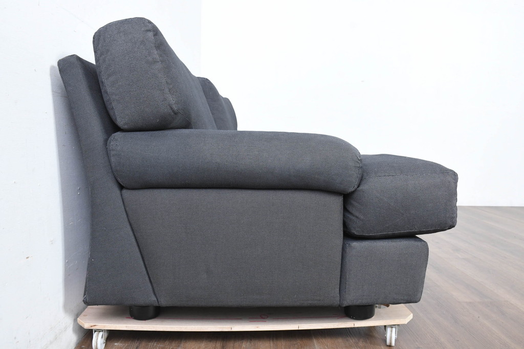 中古　イタリア　Cassina(カッシーナ)　ヴィコ・マジストレッティデザイン　名作「ドネガル(Donegal)」　2.5人掛けソファ(2P、2.5P、3P、2人掛け、3人掛け、アームソファ)(定価約45万円)(R-083524)