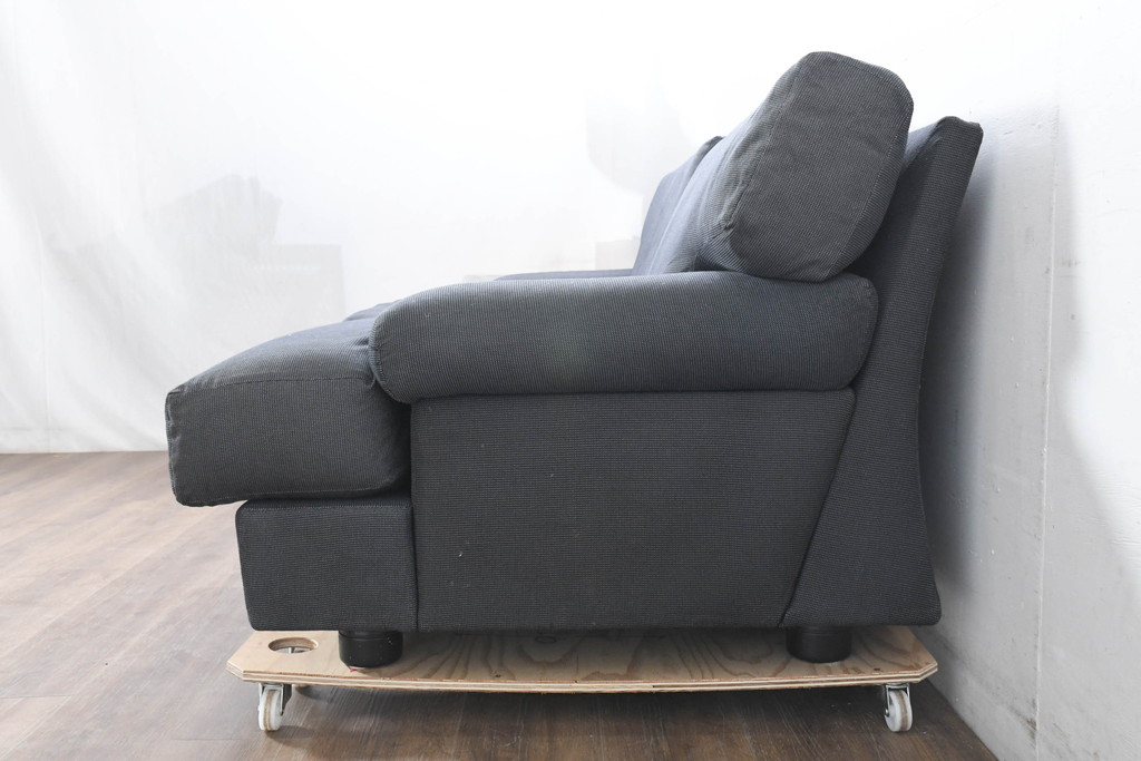 中古　イタリア　Cassina(カッシーナ)　ヴィコ・マジストレッティデザイン　名作「ドネガル(Donegal)」　2.5人掛けソファ(2P、2.5P、3P、2人掛け、3人掛け、アームソファ)(定価約45万円)(R-083524)