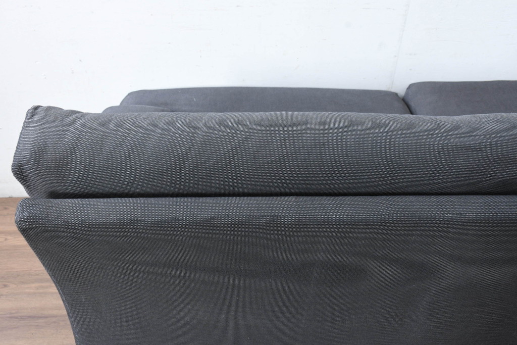 中古　イタリア　Cassina(カッシーナ)　ヴィコ・マジストレッティデザイン　名作「ドネガル(Donegal)」　2.5人掛けソファ(2P、2.5P、3P、2人掛け、3人掛け、アームソファ)(定価約45万円)(R-083524)