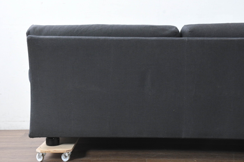 中古　イタリア　Cassina(カッシーナ)　ヴィコ・マジストレッティデザイン　名作「ドネガル(Donegal)」　2.5人掛けソファ(2P、2.5P、3P、2人掛け、3人掛け、アームソファ)(定価約45万円)(R-083524)