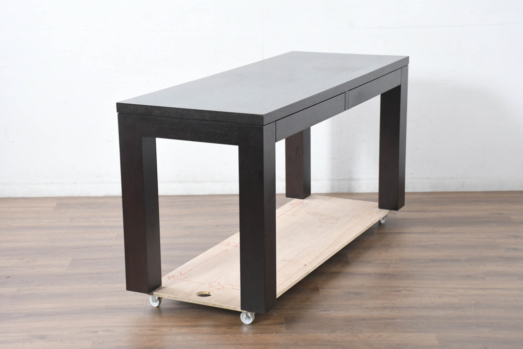 中古　カッシーナ(Cassina)　カトリーヌ・メミ(Catherine Memmi)　高級感漂うモダンなデザインのマンハッタンデスク(机、ワークデスク、コンソールテーブル、作業台)(定価約39万円)(R-083544)