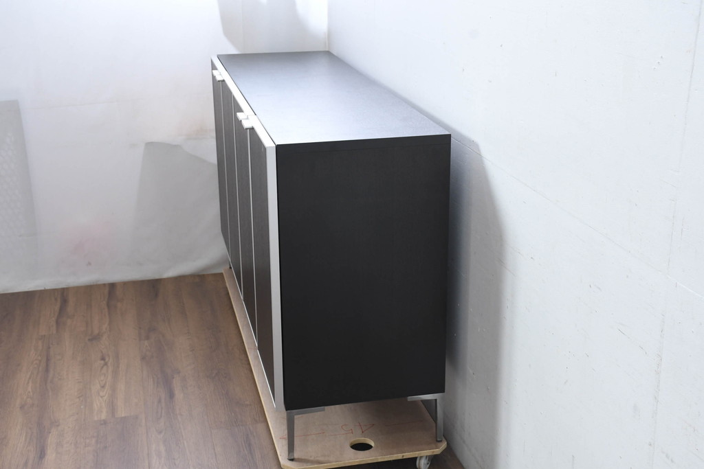 中古　美品!!　展示品　松永家具(MATSUNAGA )　人気シリーズ　ピアット(piatto)　スタイリッシュで洗練された雰囲気を演出するブラックカラーのローキャビネット(サイドボード、サイドキャビネット、収納棚、戸棚)(定価約17万円)(R-083395)