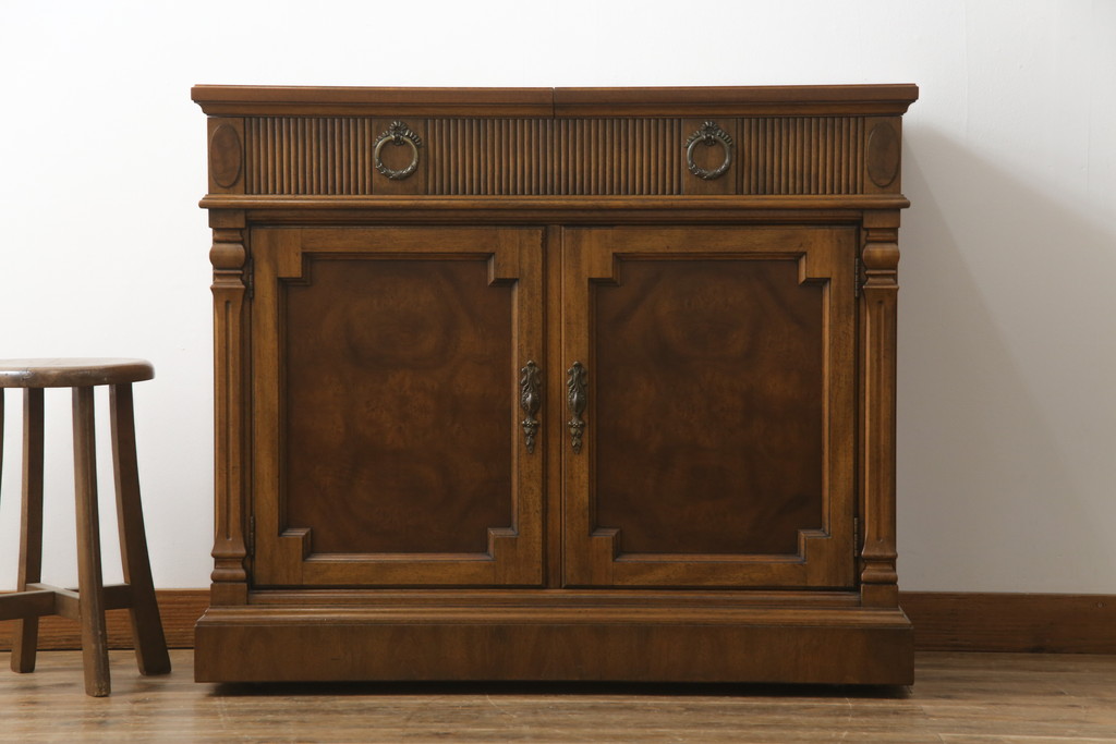 中古　DREXEL HERITAGE(ドレクセルヘリテイジ)　Cameo Classics(キャメオクラシックス)　エレガントな佇まいのサーバー(定価約73万円)(サイドボード、キャビネット)(R-052435)