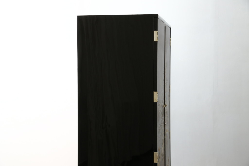 中古　美品　最高級　総漆塗り　まるで絵画のような前面蒔絵と螺鈿細工の意匠が楽しめる中桐箪笥(和タンス、和たんす、着物箪笥、和服箪笥、引き出し)(定価約400万円)(R-057975)