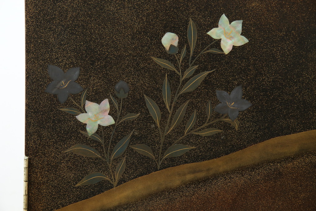 中古　美品　最高級　総漆塗り　まるで絵画のような前面蒔絵と螺鈿細工の意匠が楽しめる中桐箪笥(和タンス、和たんす、着物箪笥、和服箪笥、引き出し)(定価約400万円)(R-057975)