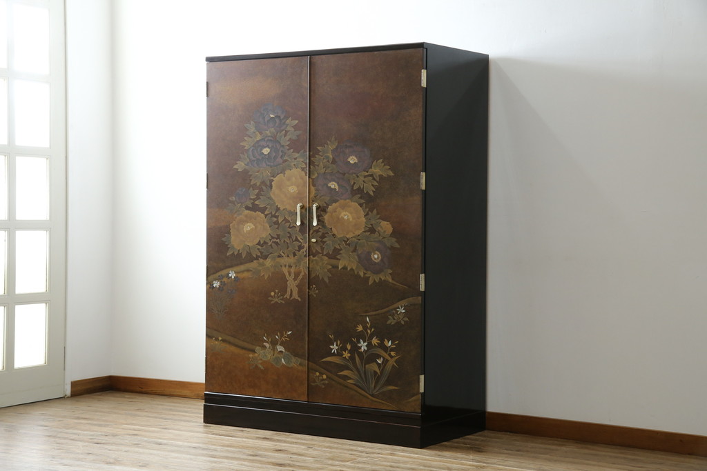 中古　美品　最高級　総漆塗り　まるで絵画のような前面蒔絵と螺鈿細工の意匠が楽しめる中桐箪笥(和タンス、和たんす、着物箪笥、和服箪笥、引き出し)(定価約400万円)(R-057977)