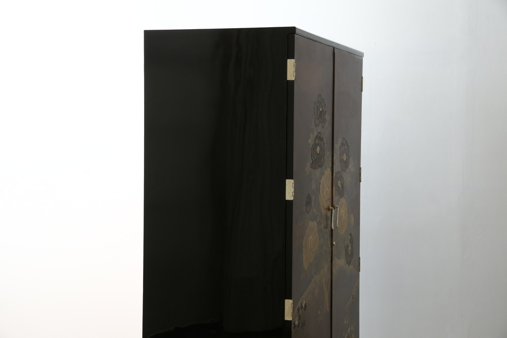 中古　美品　最高級　総漆塗り　まるで絵画のような前面蒔絵と螺鈿細工の意匠が楽しめる中桐箪笥(和タンス、和たんす、着物箪笥、和服箪笥、引き出し)(定価約400万円)(R-057977)