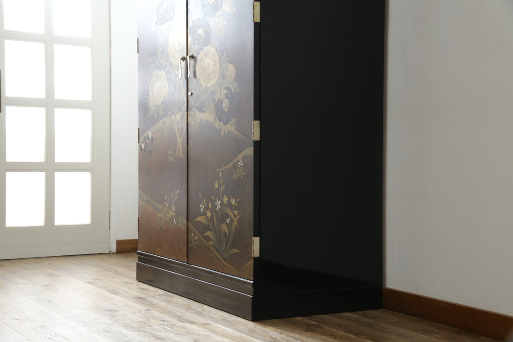 中古　美品　最高級　総漆塗り　まるで絵画のような前面蒔絵と螺鈿細工の意匠が楽しめる中桐箪笥(和タンス、和たんす、着物箪笥、和服箪笥、引き出し)(定価約400万円)(R-057977)